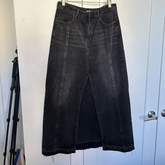 Denim Midi Maxi Skirt Revolve Size 8 - Picture 2 of 7
